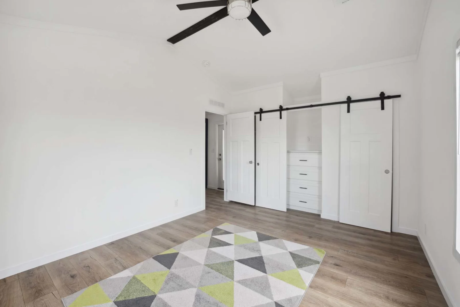 The Black/W Casablanca interior 9