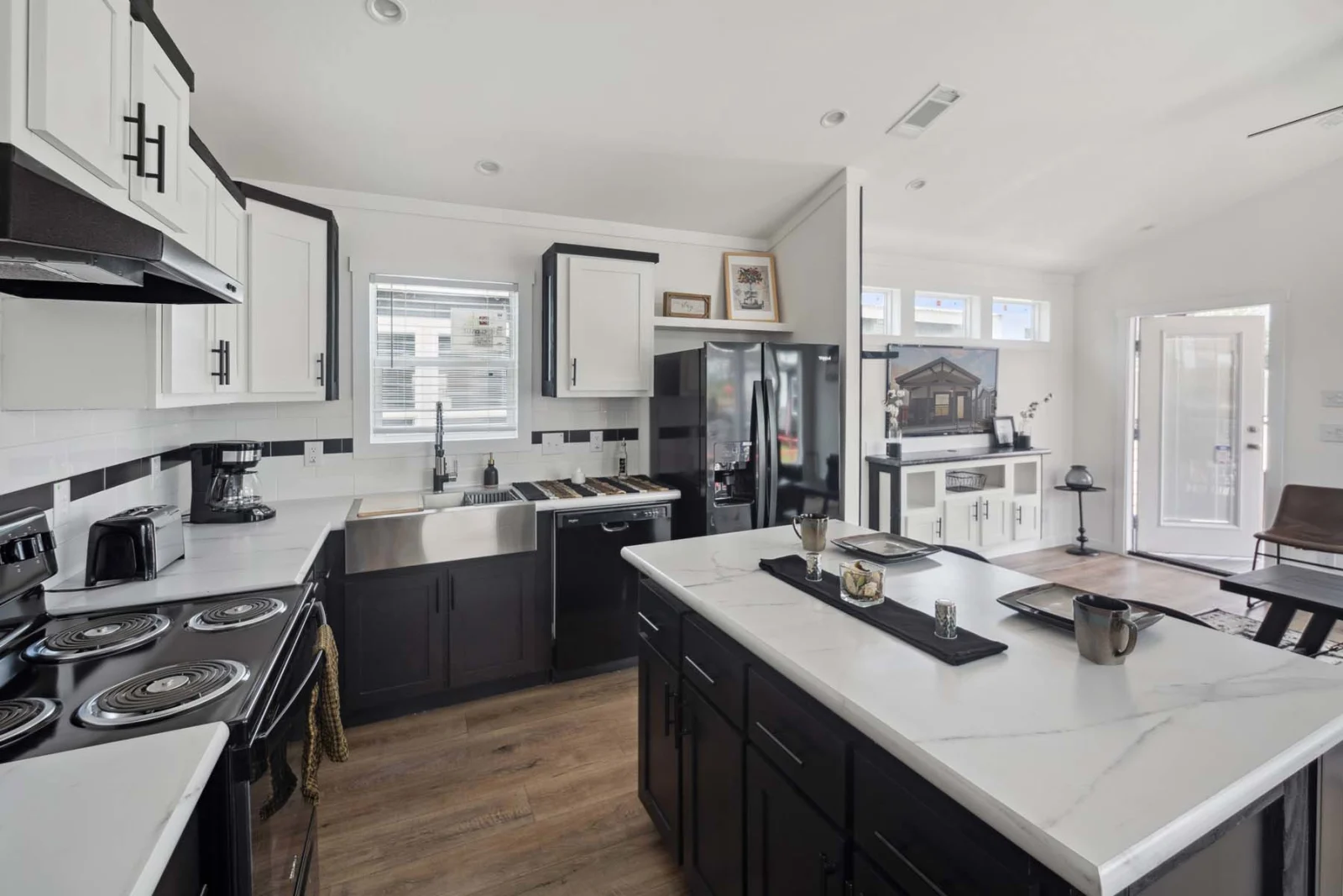 The Black/W Casablanca interior 5